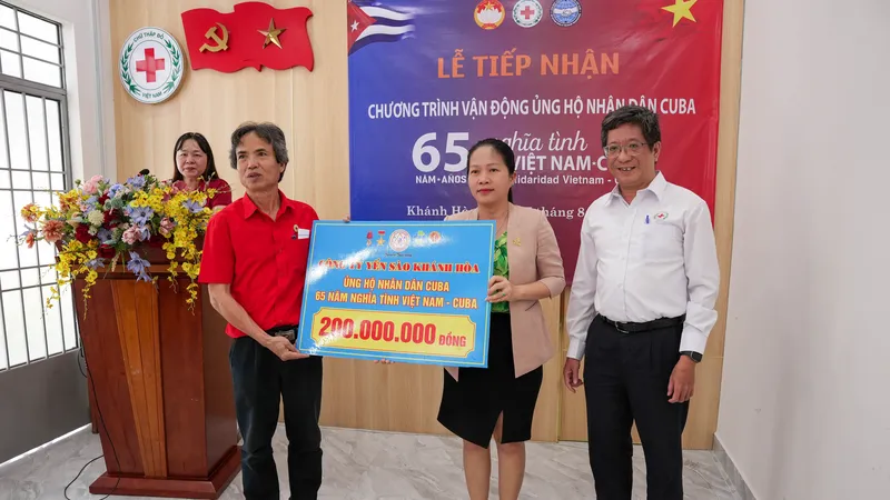 Công ty Yến Sào Khánh Hòa ủng hộ nhân dân Cuba 200 triệu đồng