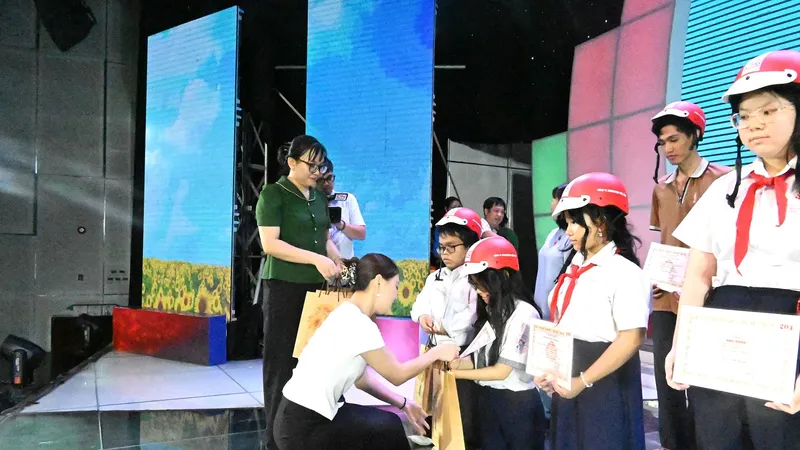 Vedan trao học bổng cho học sinh, sinh viên vượt khó - học tốt tại Đồng Nai