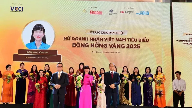 Chủ tịch HĐTV Công ty Yến sào Khánh Hòa nhận danh hiệu “Nữ Doanh nhân Việt Nam tiêu biểu – Bông hồng vàng năm 2025