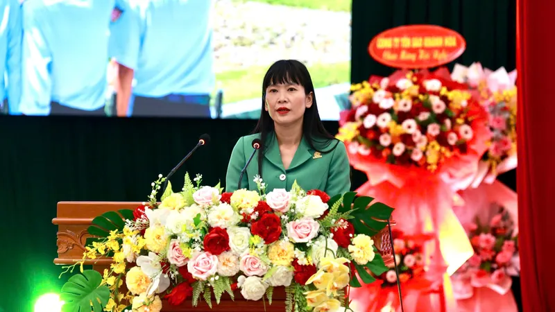 Kiên quyết đấu tranh nạn săn bắt chim yến