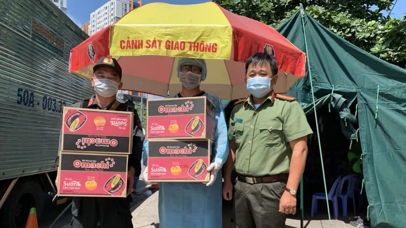 Các sản phẩm thiết yếu của Tập đoàn Masan được trao tận tay các nhân viên y tế và lực lượng công an tại các chốt chống dịch ở TP.HCM