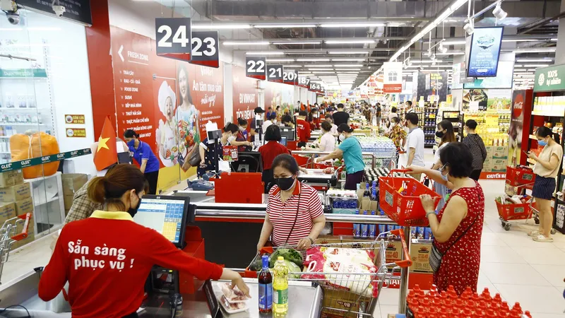 Hàng hóa đa dạng, giá cả ổn định tại các siêu thị và cửa hàng VinMart/VinMart+. Khách hàng có thể lựa chọn các mặt hàng chất lượng cao như: Thịt sạch MEATDeli, trứng Olala, nông sản sạch VinEco, các mặt hàng mì Omachi, Kokomi, nước mắm CHIN-SU, Nam Ngư..