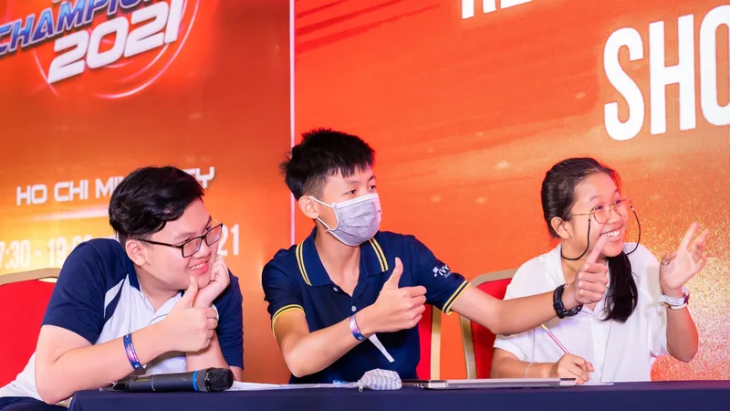 Học sinh Việt Nam tranh biện cùng học sinh quốc tế về chủ đề “bình thường mới”