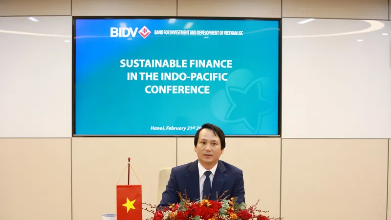 Ông Trần Long, Phó Tổng giám đốc BIDV đại diện ngân hàng phát biểu ý kiến tại diễn đàn