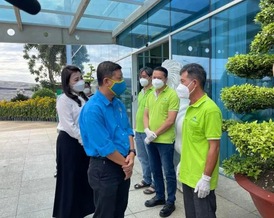Ban giám đốc và công nhân viên VWS đón tiếp Lãnh đạo LĐLĐ TPHCM