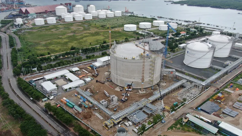 Tích cực chuẩn bị cho nhập khẩu và kinh doanh LNG (khí thiên nhiên hoá lỏng) tại Việt Nam