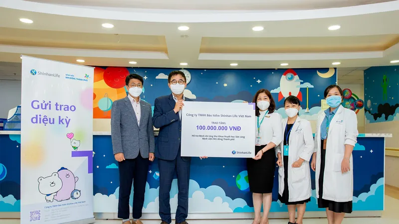 Shinhan Life Việt Nam hỗ trợ bệnh nhi ung thư máu