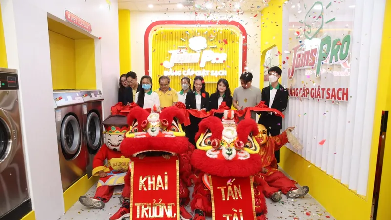 Ban lãnh đạo cắt băng khai trương, chính thức đưa Joins Pro đi vào hoạt động từ 12-05-2022