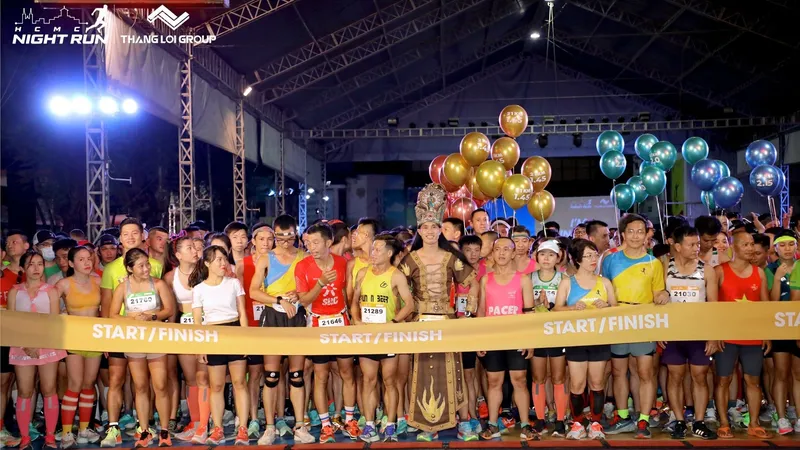 Sôi nổi giải chạy đêm Ho Chi Minh City Night Run Thang Loi Group 2022