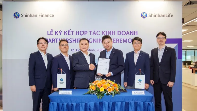 Shinhan Life Việt Nam “bắt tay” cùng Shinhan Finance mở rộng kênh phân phối bảo hiểm
