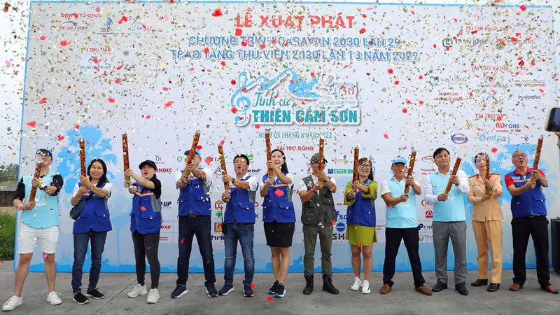 Ban tổ chức và đại diện nhà tài trợ cùng phát động lễ xuất phát Caravan 2030 lần thứ 29 với chủ đề “Tình ca Thiên Cẩm Sơn"