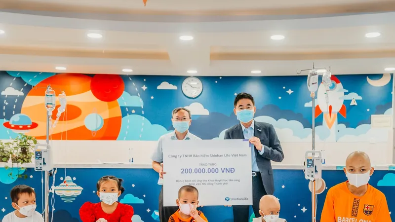 Lần trao tài trợ cho bệnh nhi ung thư máu này là lần thứ 2 của Shinhan Life Việt Nam kể từ lần đầu tiên vào tháng 4