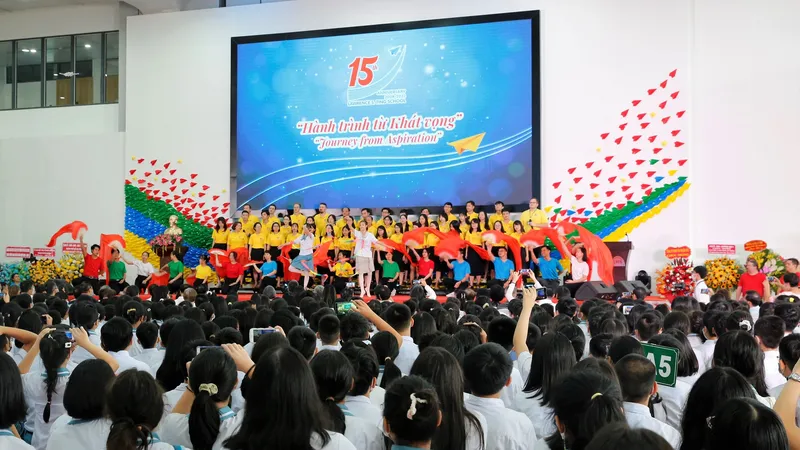 Toàn cảnh lễ khai giảng, lễ khánh thành cơ sở mới và lễ kỷ niệm 15 năm thành lập Trường THCS-THPT Đinh Thiện Lý