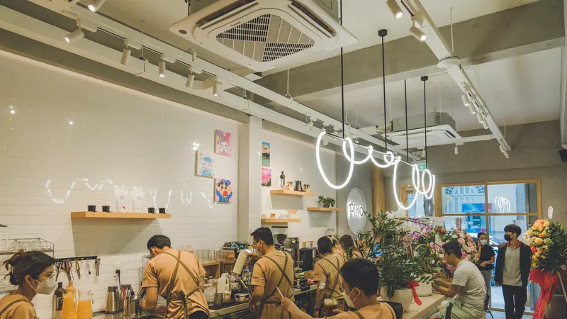 Golden Trust tham gia vào mảng kinh doanh cà phê, bánh ngọt 