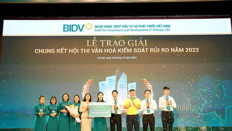 Vinh danh đội thi BIDV Chợ Lớn đã giành giải Nhất cuộc thi