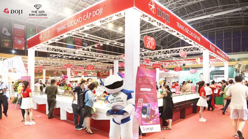Toàn cảnh khu gian hàng của DOJI và Thế Giới Kim Cương tại Hội chợ VIJF 2022