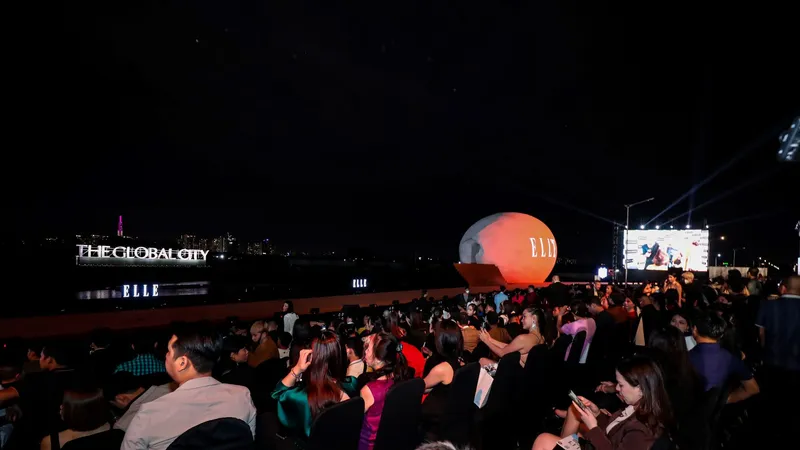 Hơn 1.000 khán giả thưởng thức đêm diễn tại ELLE Fashion Show 2022