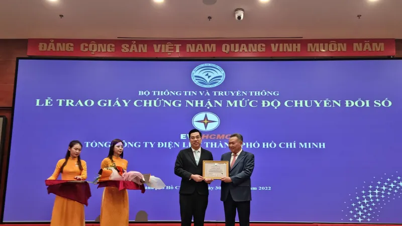 Doanh nghiệp nhà nước đầu tiên được trao chứng nhận hình thành doanh nghiệp số