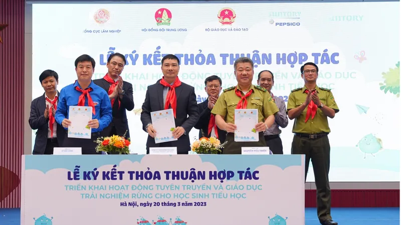 Lễ ký kết biên bản ghi nhớ với Cục Kiểm Lâm- Hợp tác triển khai nội dung hoạt động ngoại khóa trải nghiệm rừng cho học sinh tại các trường tiểu học