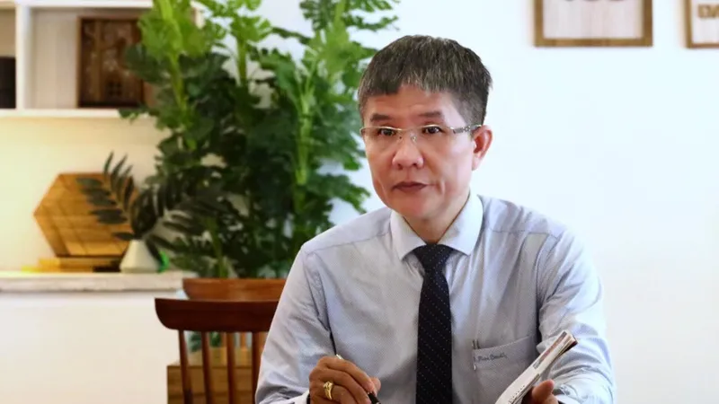 Bác sĩ Giang là một trong những tác giả dày công biên soạn sách “Hỗ trợ phục hồi chức năng cho trẻ em tự kỉ tại Việt Nam” do công ty PNJ đồng khởi xướng cùng Quỹ BTTEVN