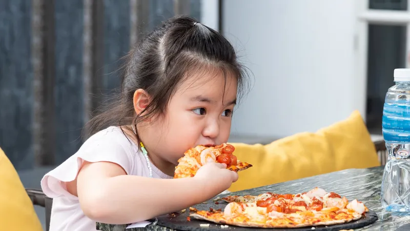 Thừa cân, béo phì ở Việt Nam có phải do đồ uống có đường?