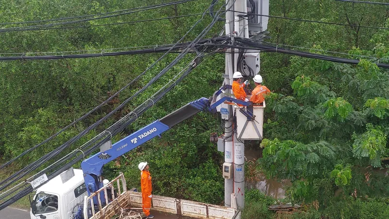 Ngành điện TPHCM tạm ngưng thi công đào đường dịp lễ