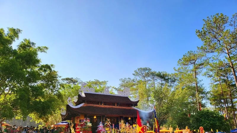 Buổi lễ được diễn ra tại đền thờ Âu Lạc, khu du lịch thác Prenn, TP Đà Lạt, tỉnh Lâm Đồng