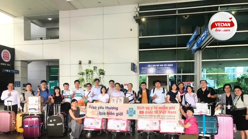 Các bác sĩ thuộc Tổng Bệnh viện Vinh Dân đã di chuyển đến Việt Nam cùng với trang thiết bị y tế chuẩn bị cho sự kiện