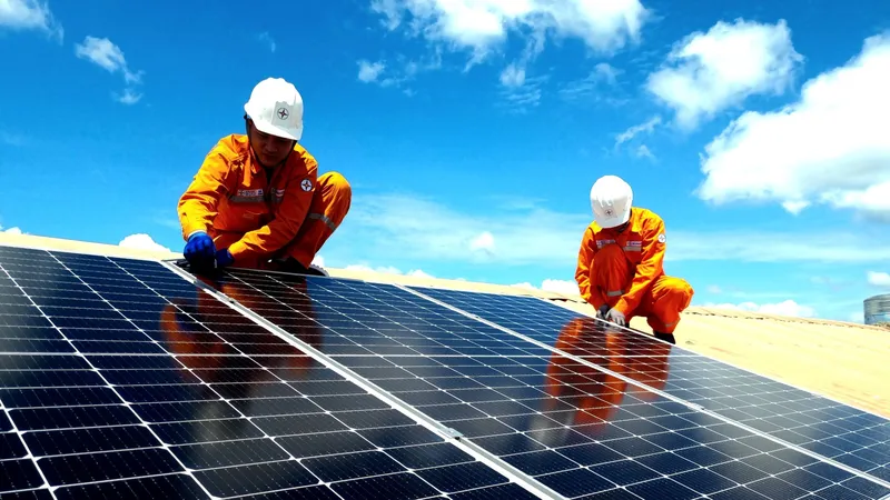 TPHCM sớm triển khai lắp đặt điện mặt trời trên mái nhà công sở