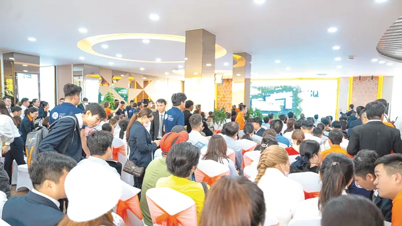 Hàng trăm khách hàng giao dịch căn hộ Legacy Prime mỗi cuối tuần Legacy