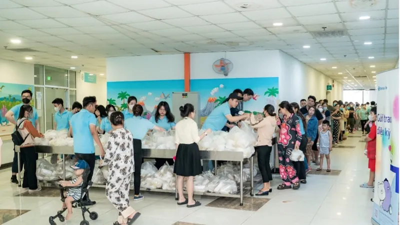 Shinhan Life trao tặng 1.200 suất ăn trưa cho bệnh nhi Bệnh viện Nhi đồng Thành phố
