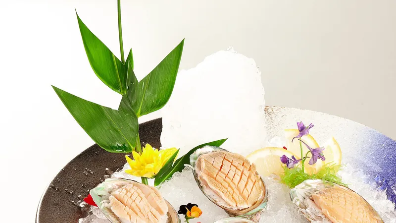 Bào ngư Hàn Quốc ăn rong biển tươi, an toàn và được kiểm soát chất lượng một cách gắt gao