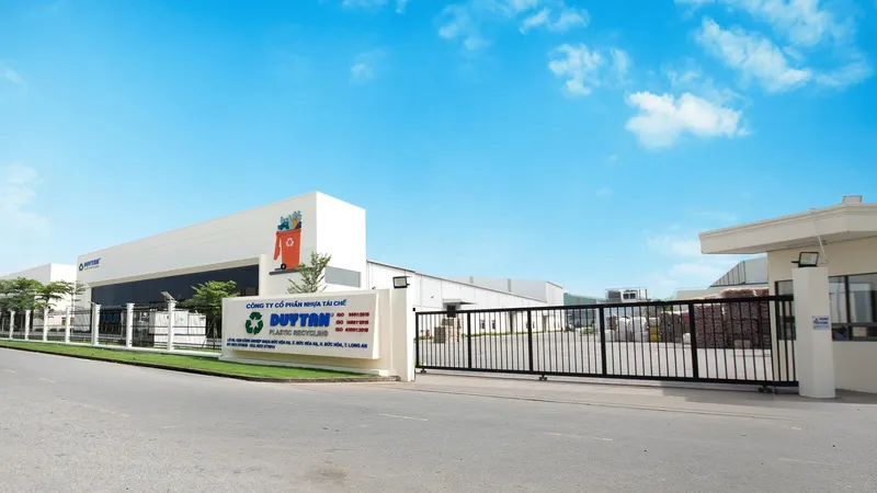 Nhà máy tái chế nhựa DUYTAN có tổng công suất 100.000 tấn/năm