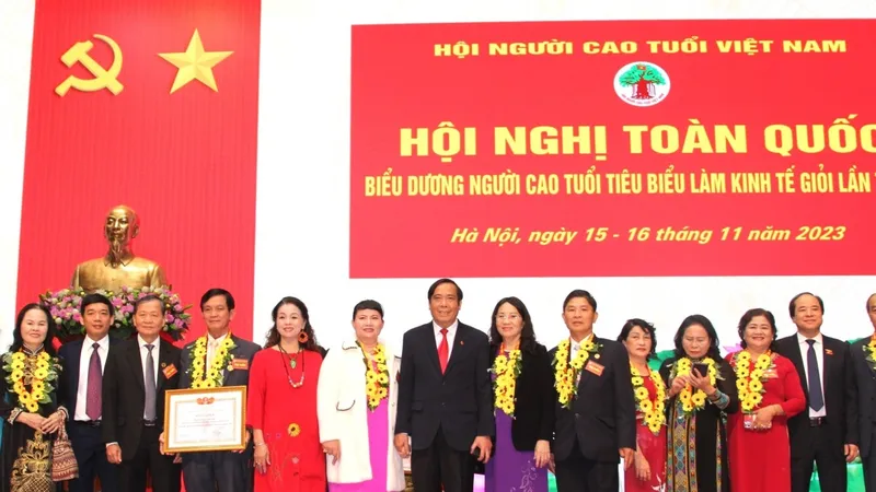 Doanh nhân Nguyễn Nam Phương được vinh danh Người cao tuổi tiêu biểu làm kinh tế giỏi
