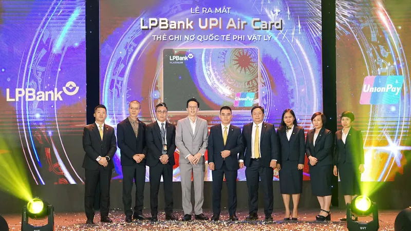 Đại diện Ban lãnh đạo Union Pay và LPBank