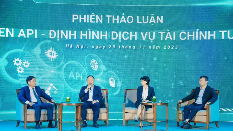 Các diễn giả thảo luận tại sự kiện