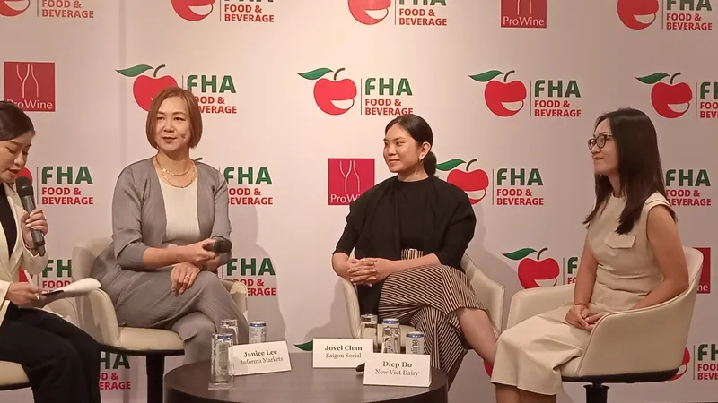 Các chuyên gia chia sẻ thông tin tại buổi họp báo