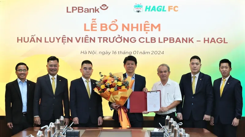Ông Vũ Tiến Thành chính thức được trao bổ nhiệm làm Huấn luyện viên trưởng CLB Bóng đá LPBank HAGL