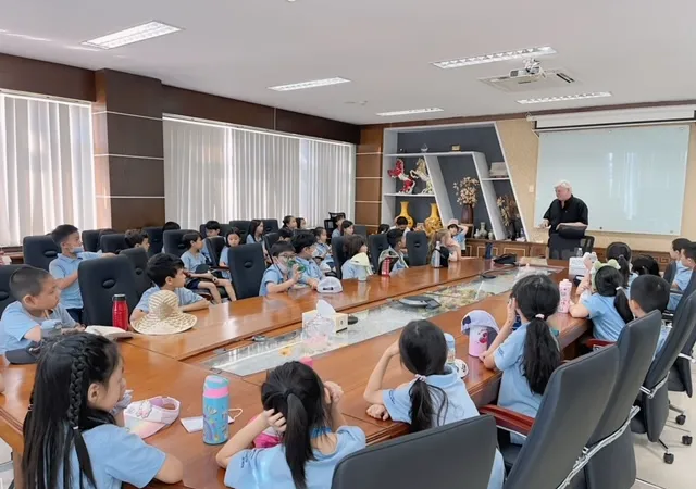 Đoàn học sinh tiểu học Trường Quốc tế Nam Sài Gòn đến tham quan Khu Liên hợp xử lý chất thải Đa Phước