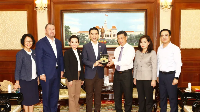 Phó Chủ tịch UBND TPHCM Nguyễn Văn Dũng tiếp lãnh đạo Tập đoàn BJC BigC Thái Lan chiều 15-3