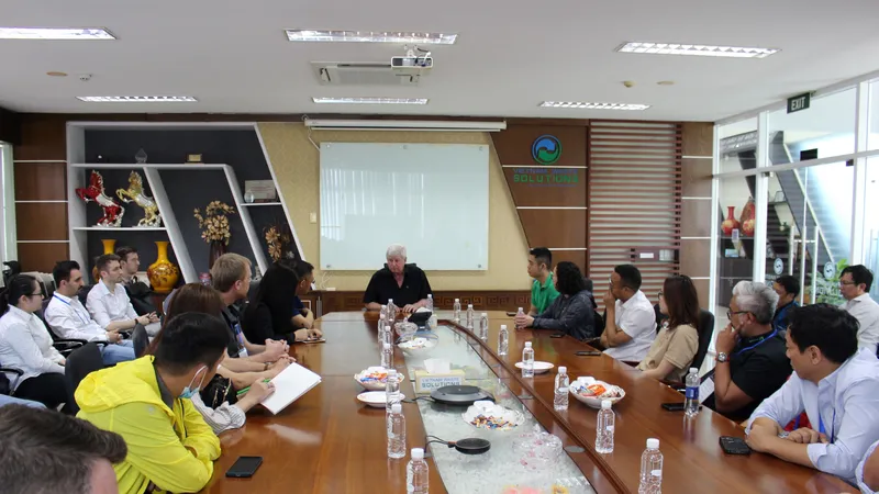 Đoàn doanh nghiệp nước ngoài tham quan mô hình tái chế tại VWS
