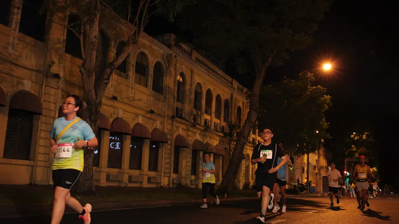 Bùng nổ mùa thi đấu thứ 3 Ho Chi Minh City Night Run Eximbank