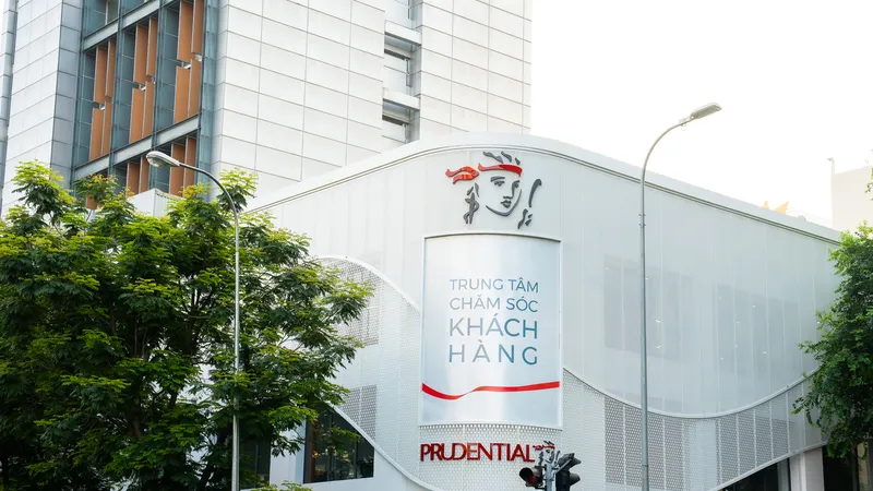 Prudential bồi thường bảo hiểm cho hai công nhân trong vụ tai nạn lao động tại Yên Bái