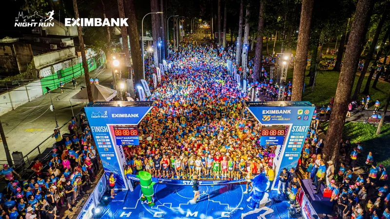 Giải “Ho Chi Minh City Night Run Eximbank 2024”: Gần 5.000 vận động viên thắp sáng đêm thành phố