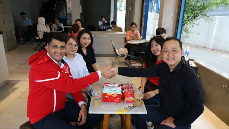 Lần đầu tiên Kinh Đô và chuỗi cà phê Guta hợp tác mang đến combo bánh và nước hoàn hảo