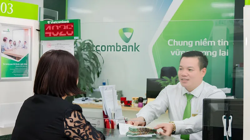 Giao dịch viên Lê Xuân Tiến