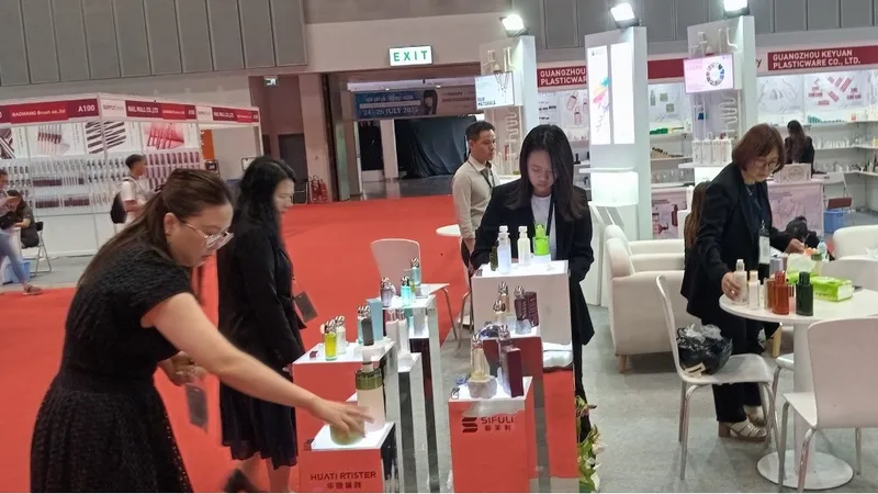 Một doanh nghiệp tham gia trưng bày sản phẩm tại triển lãm