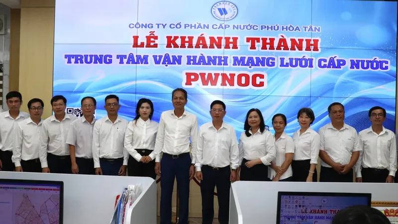 Lãnh đạo SAWACO và PHUWACO tại lễ khánh thành trung tâm PWNOC