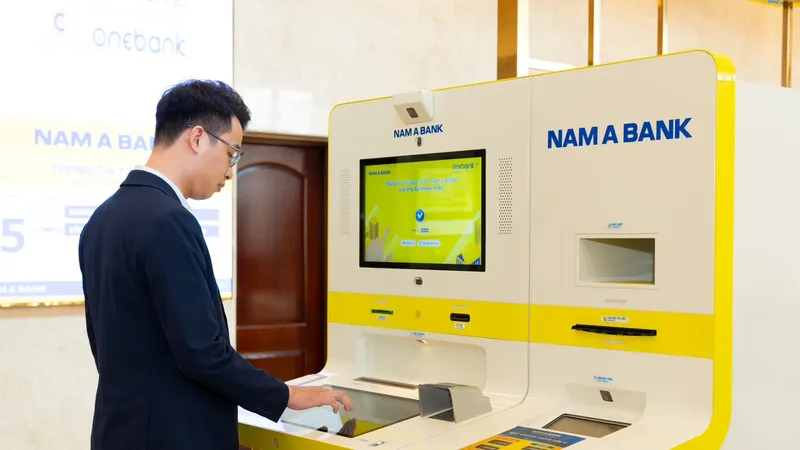 Khách hàng giao dịch tại ONEBANK