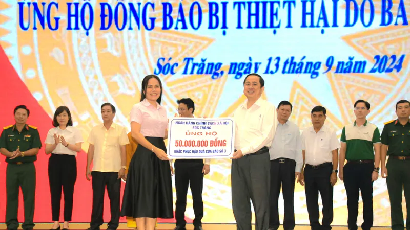 Ngân hàng Chính sách xã hội - Chi nhánh Sóc Trăng tham gia sẻ chia cùng đồng bào bị thiệt hại do bão lũ